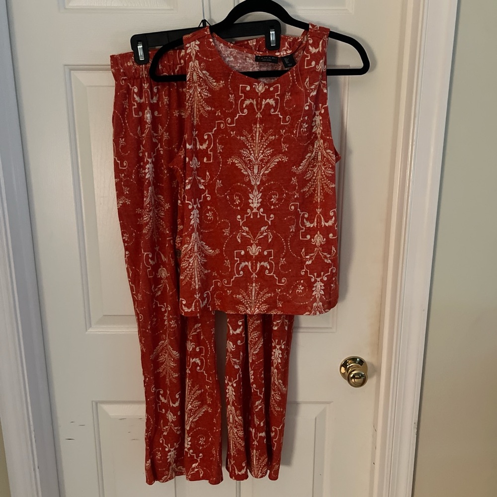 Tahari Rust and White Pant Set